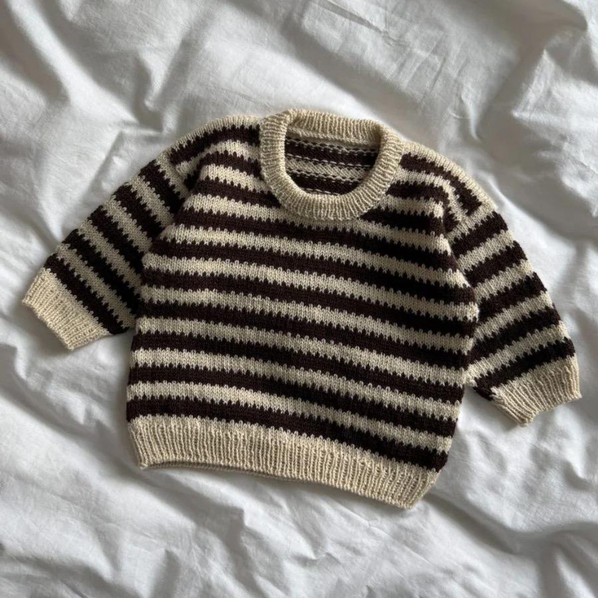 Mønster Otto sweater baby Petiteknit